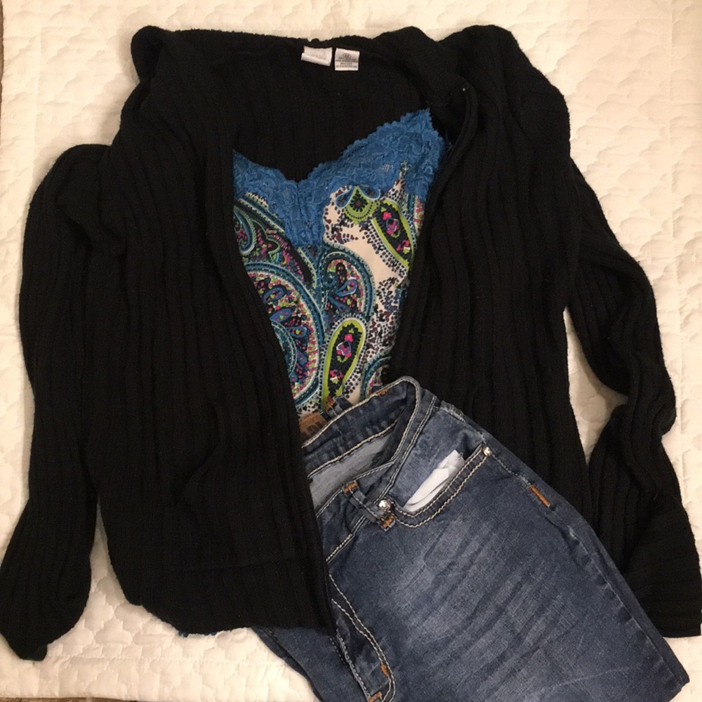 3x knit hooded sweater.